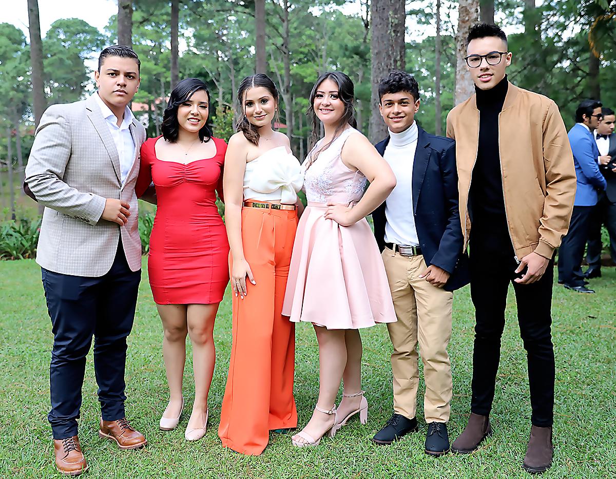 Ethan Ayes, María Fúnez , Eleonor Urbizo, Karol Hernández, Victor Zepeda y Jafet Romero
