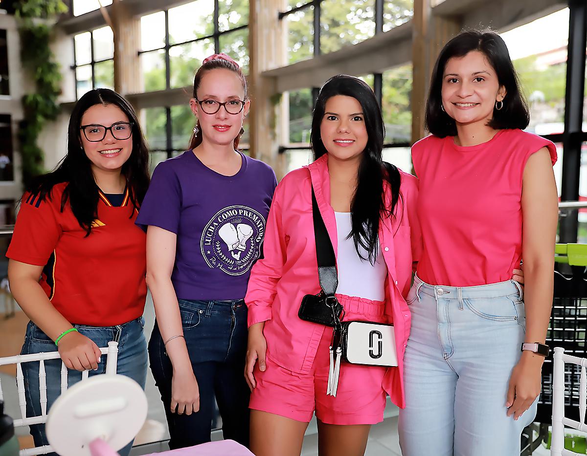 María José Mancía, Gabriela Tambora, Ana Mancía e Iveth Cáceres. 