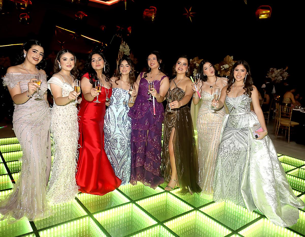 Alejandra Sierra, Gabriela Paz, Valeria García, Elisa Mayorga, Fernanda Quintanilla, Sophia Rápalo, Liliana Madrigal y Lidia Ayala