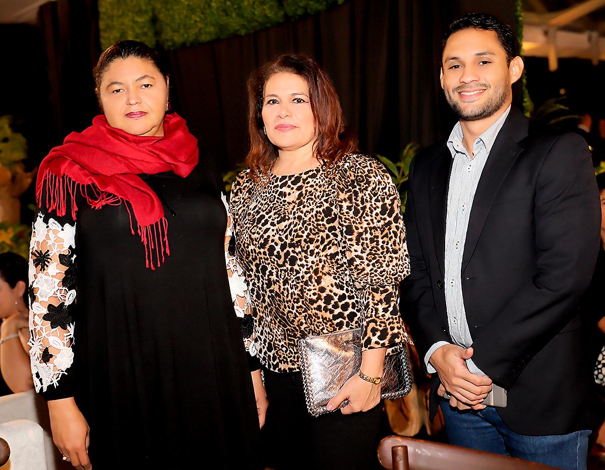 Yesenia Romero, Rufina Aguilar y Carlos Ortega. 