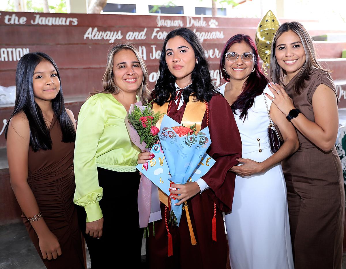 Graduación de los seniors 2025 de Mayan School
