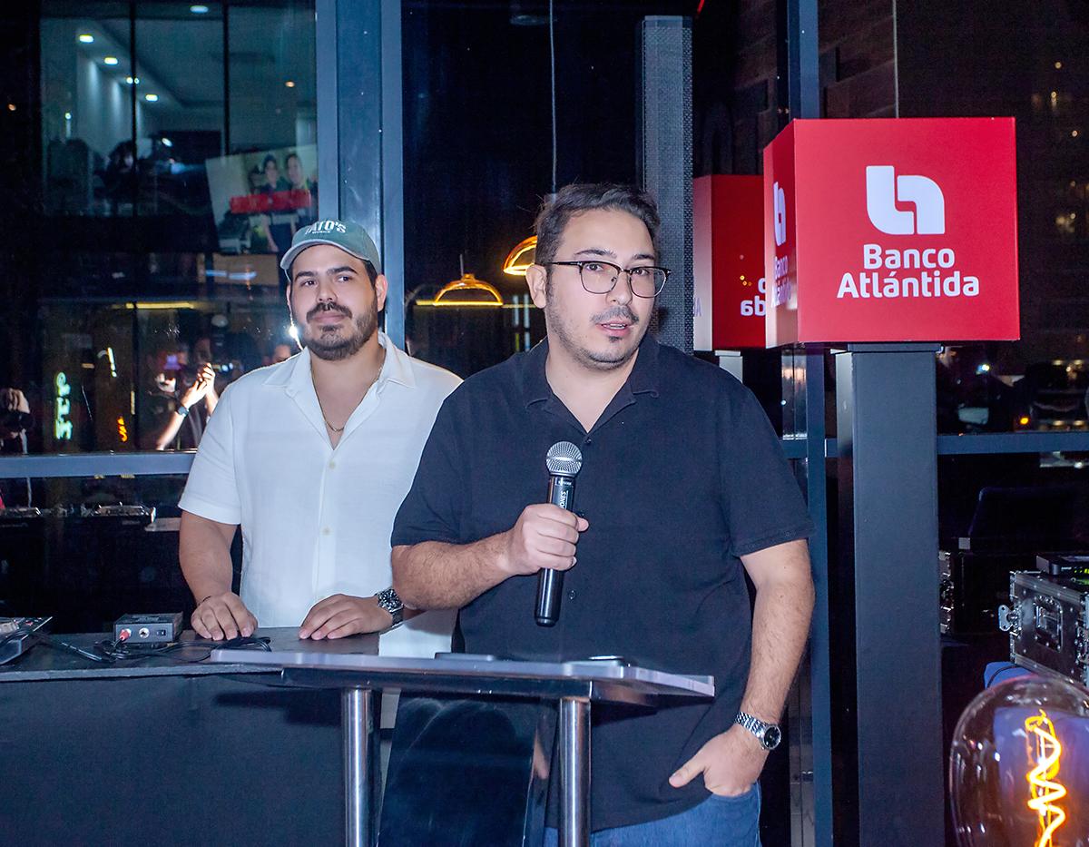 José Ricardo Lara Cerrato y José Eduardo Castillo Cerrato, ejecutivos de la marca Tato’s Wings.