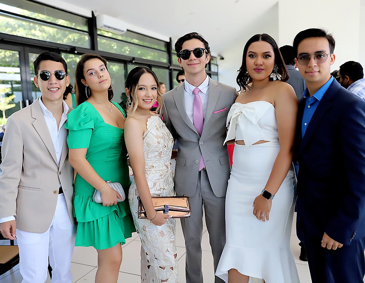 Juan Suazo, Alessia Ferro, Isabella Romero, Alberto Lázarus, Camila Flores y Fernando Farias