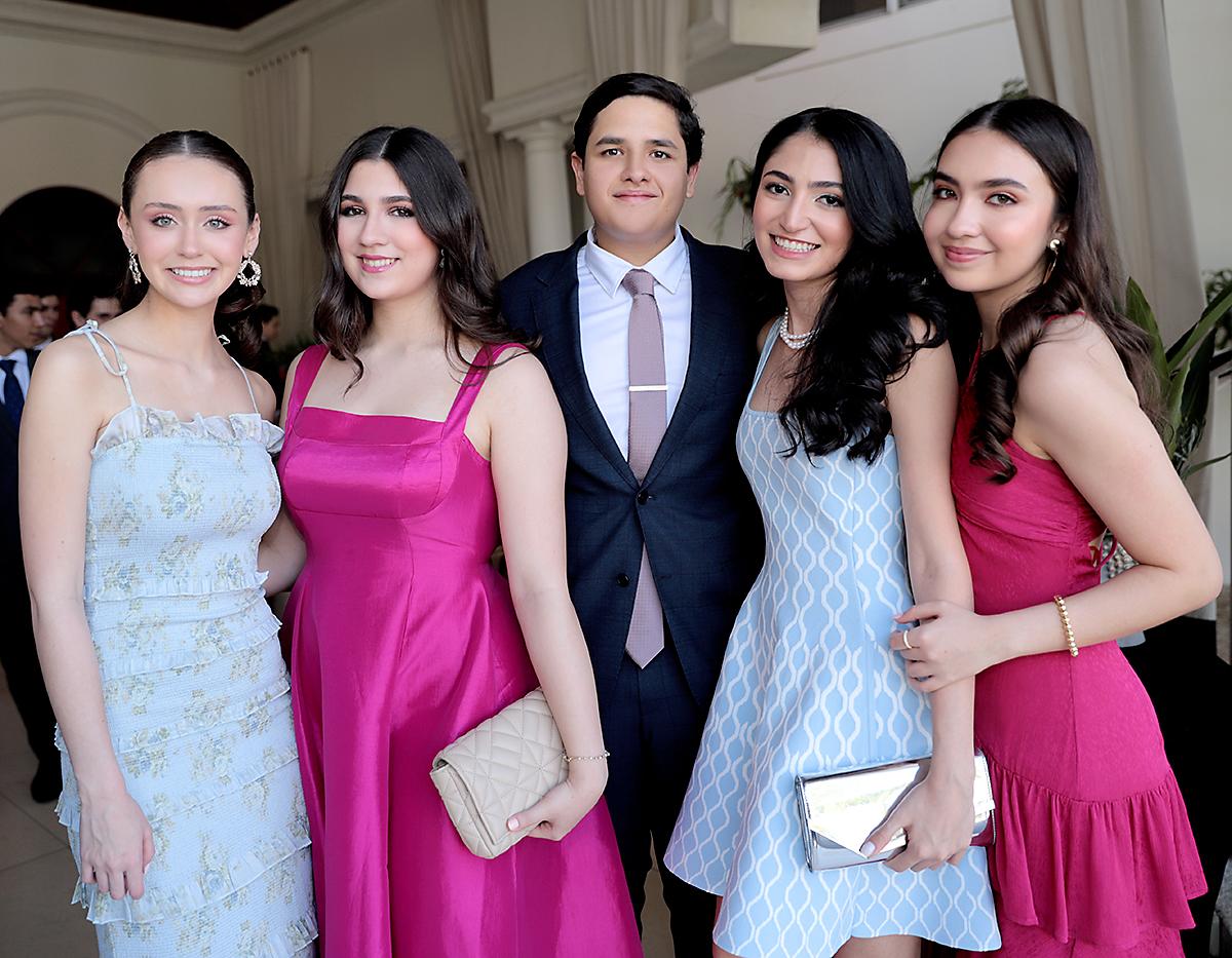 Victoria Vaca, Arianne Masso, Javier Diaz, Victoria Salomón y Evangelina Penagos.