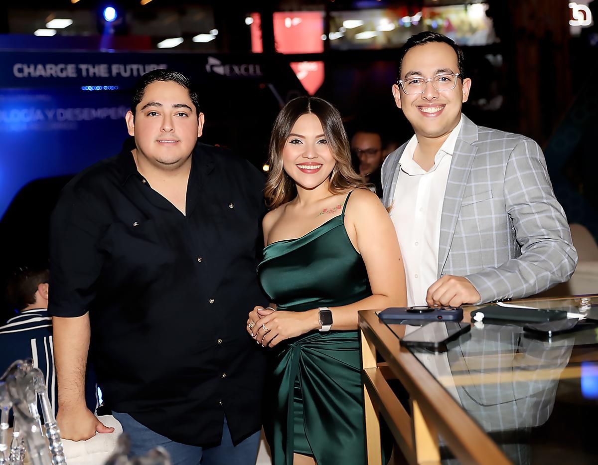 Luis Ramírez, Christy Moreno y Ángel Hernández.