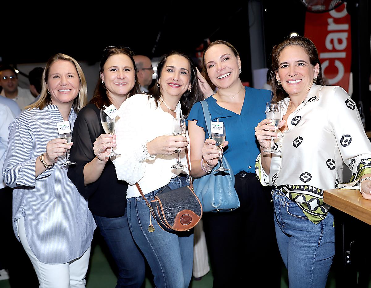 Bianka Culotta, Najwa Abdala, Patricia Abdala y Francis Wagui.