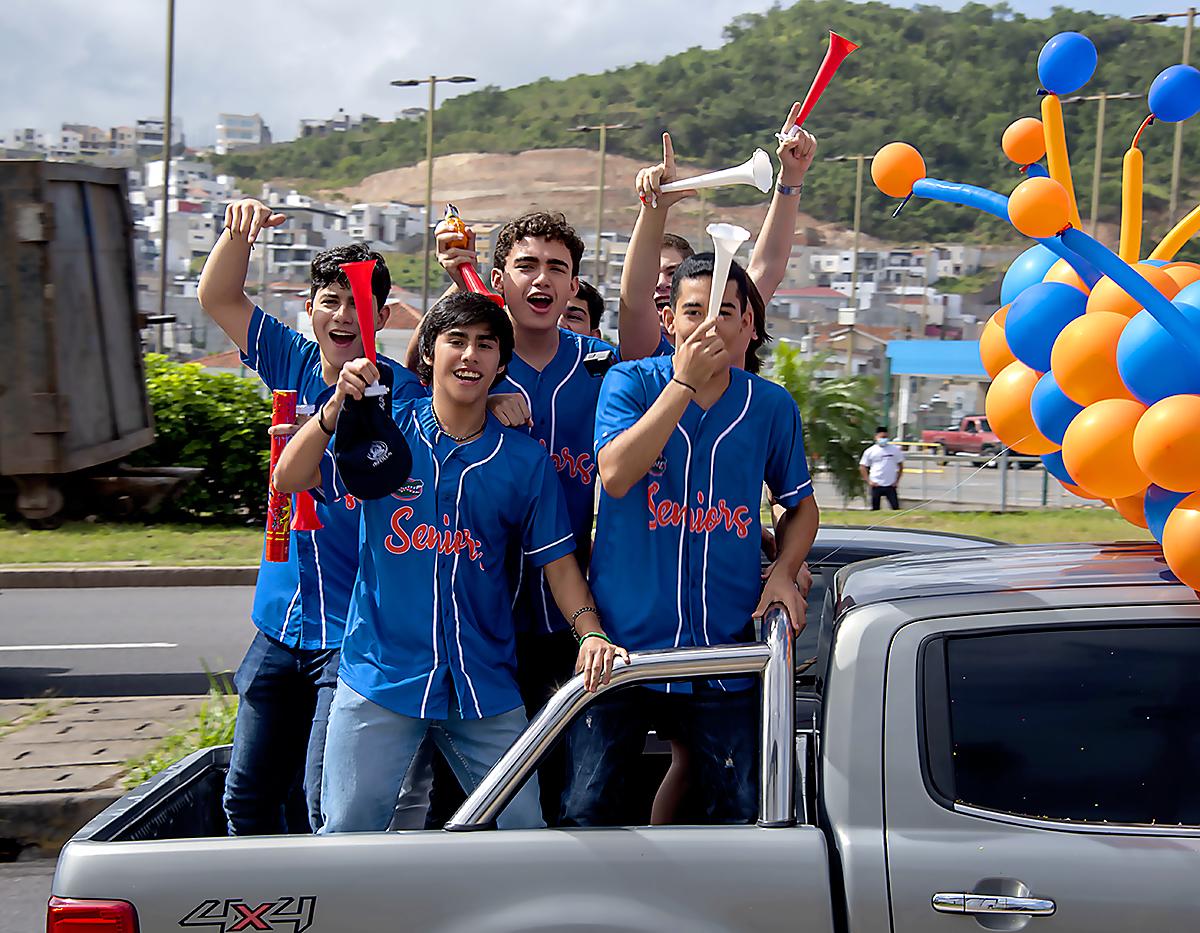 Entrada triunfal de los Seniors de la Estancia School 2023
