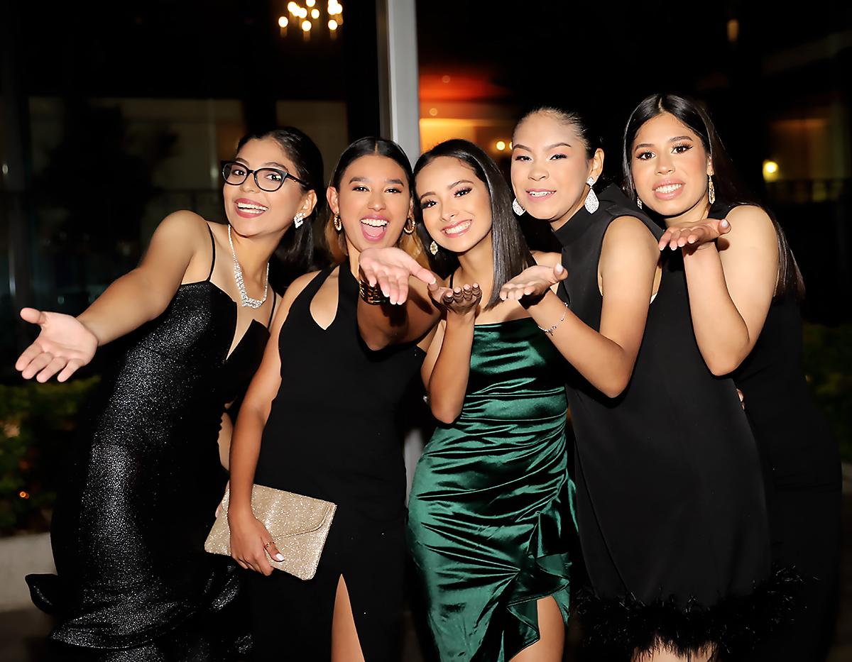 Adriana Salgado, Valeria Díaz, Isabella Acosta, Sofía Escobar y Larissa Mancías