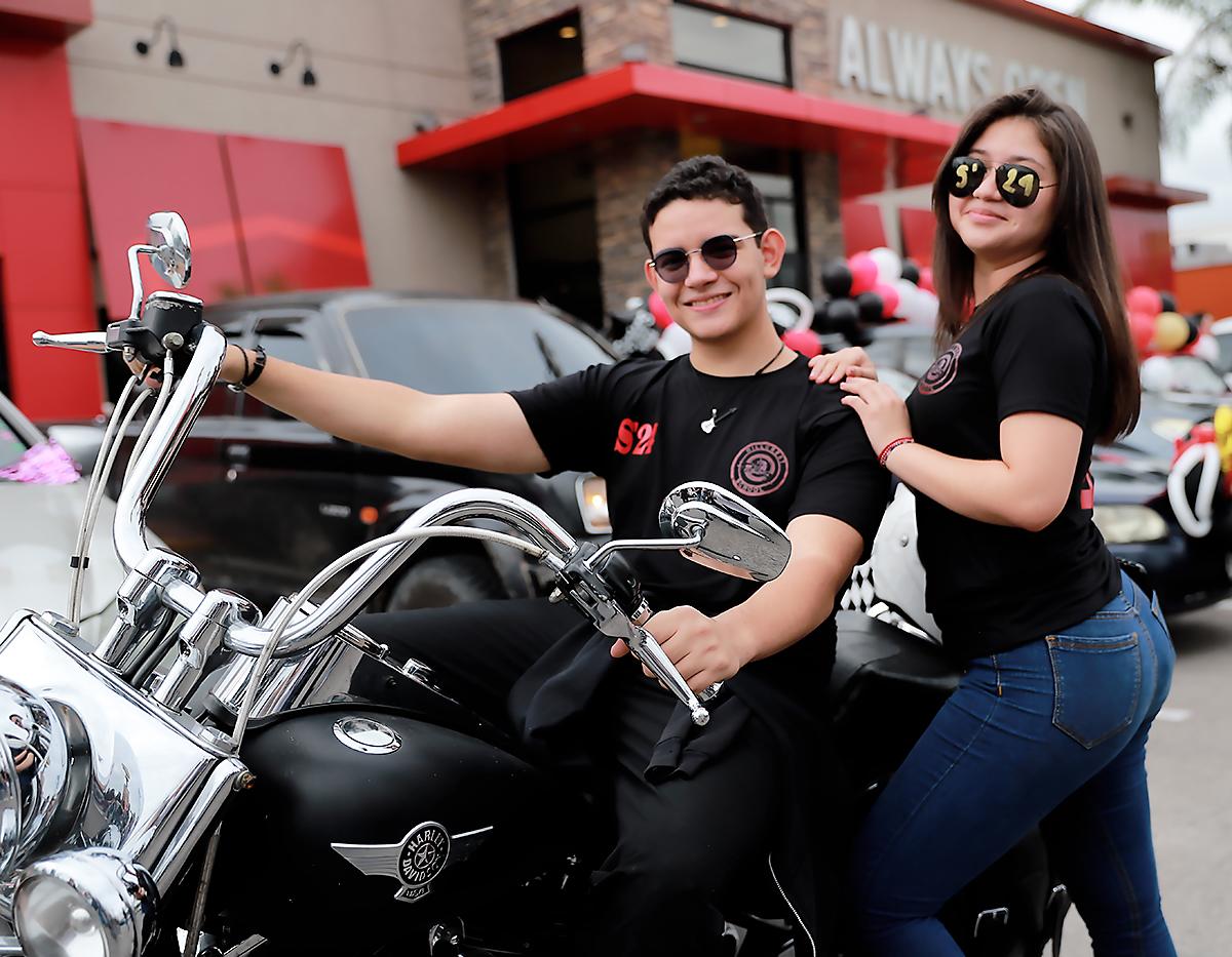 Eduardo Cedeño y Ashlee Iraheta