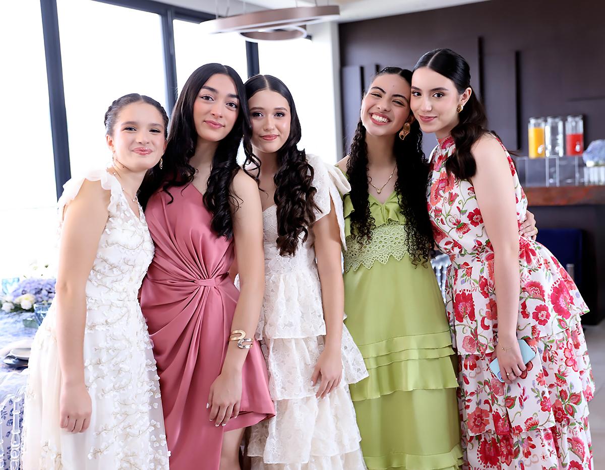 Caterina Memoli, Elena Pérez, Katya Bobadilla, Paulina Ávila y Natalia Ramírez.