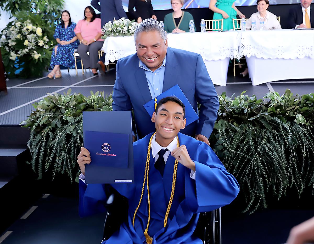 Edwin Fernando Salgado Lara con su padre, Edwin Salgado