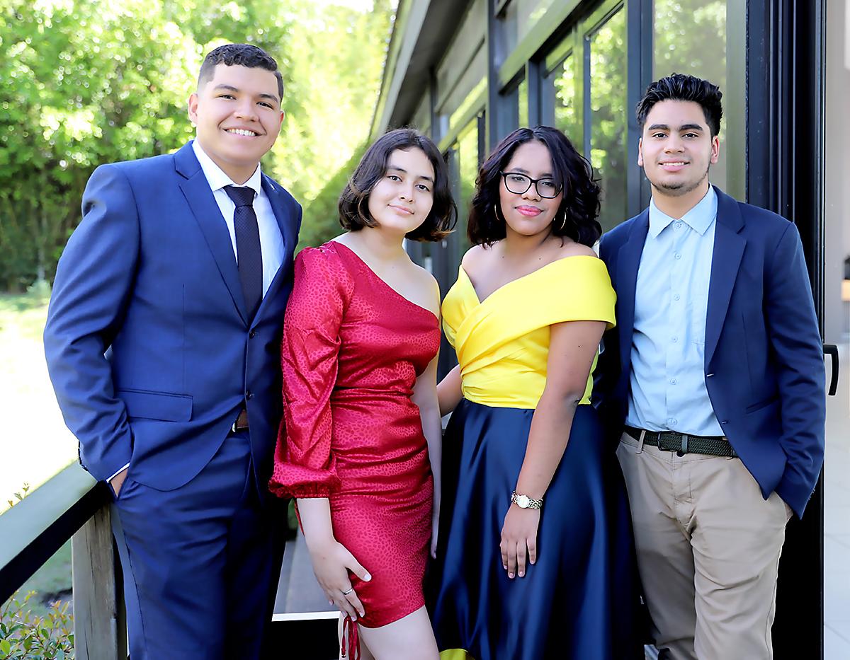 Gamaliel Valle, Valeria Merlo, Andrea Vallejo y Jair Salgao