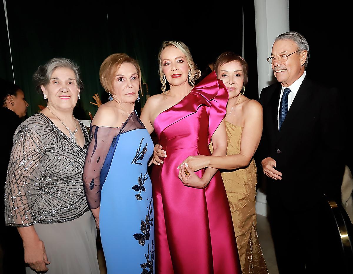 Nany Flores, Eva Rivera, Suyapa Machado, Linda Makris y Carlos Vargas