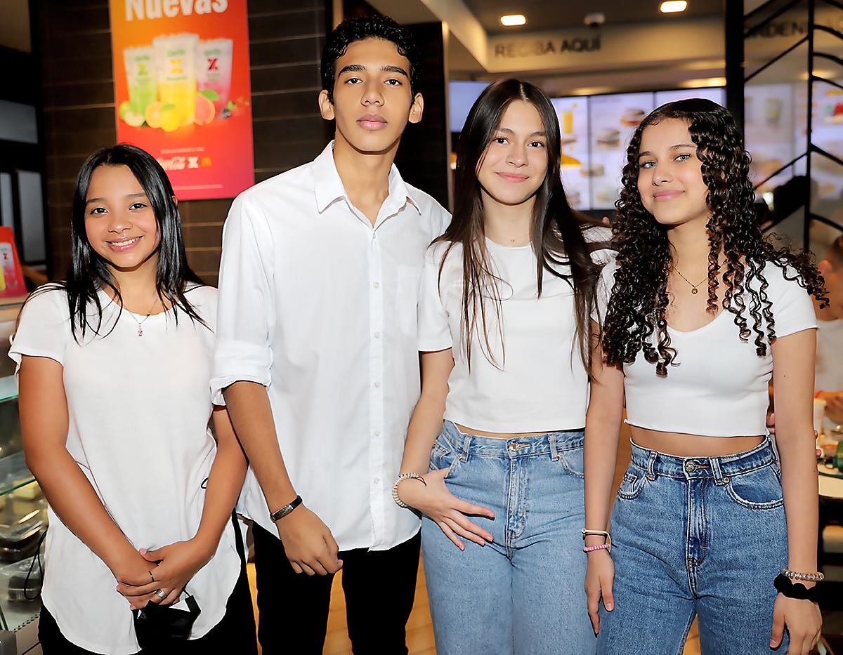 Ninele Flores, Wilmer Zúniga, Fabiana Pineda y Nicolle Rodríguez