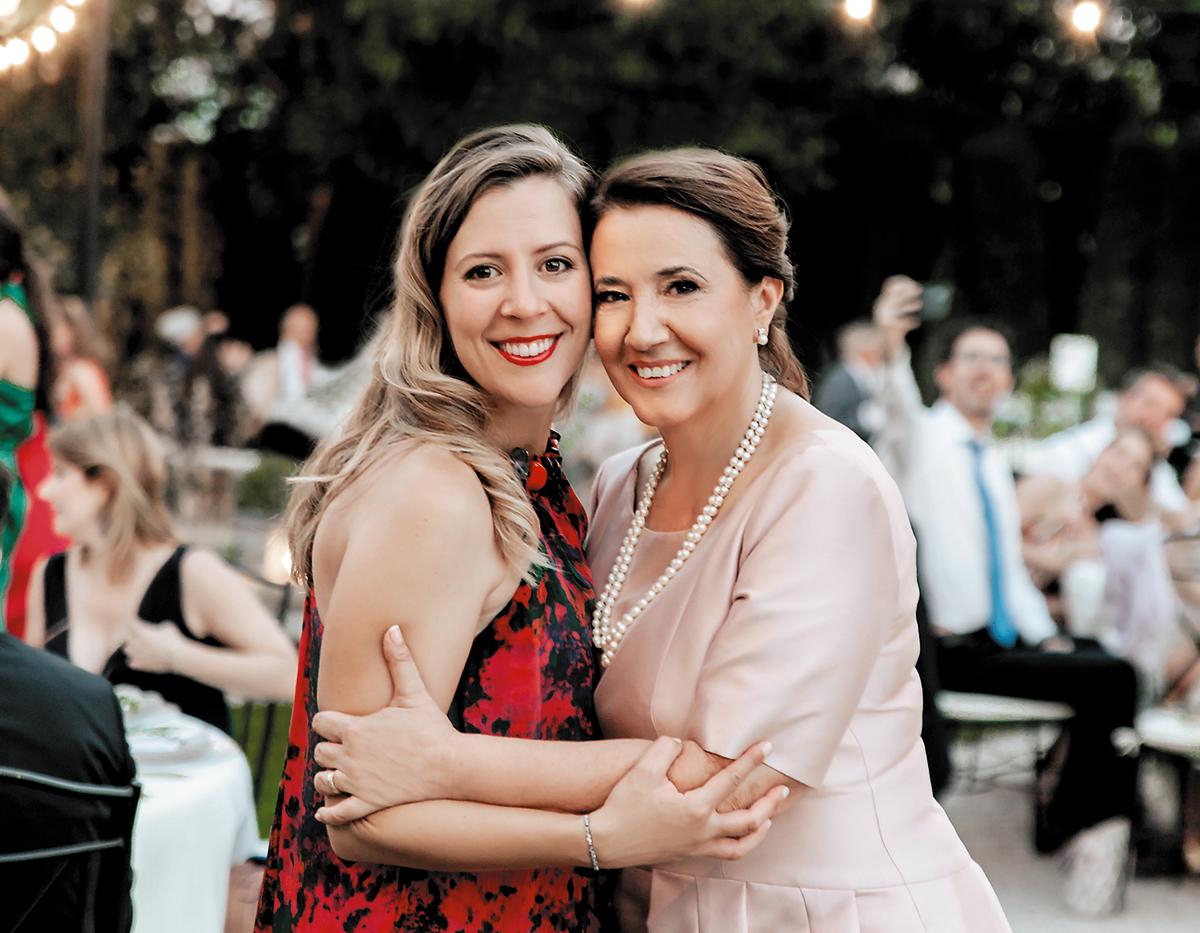 Olga Toledano y Mabel Pomata.