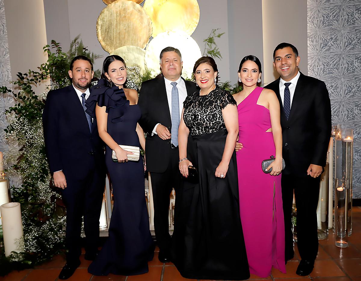 Rodrigo Pineda, Andrea, Gioconda, Guillermo Banegas con Maria Fernanda Clark y Raúl Banegas.