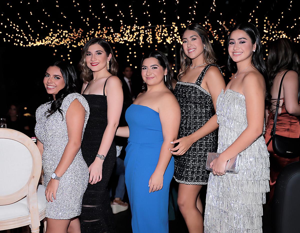 Siena Callizo, Adriana Luna, Madison Mourra, Camila Carrión y Ana Paulina Urrutia.