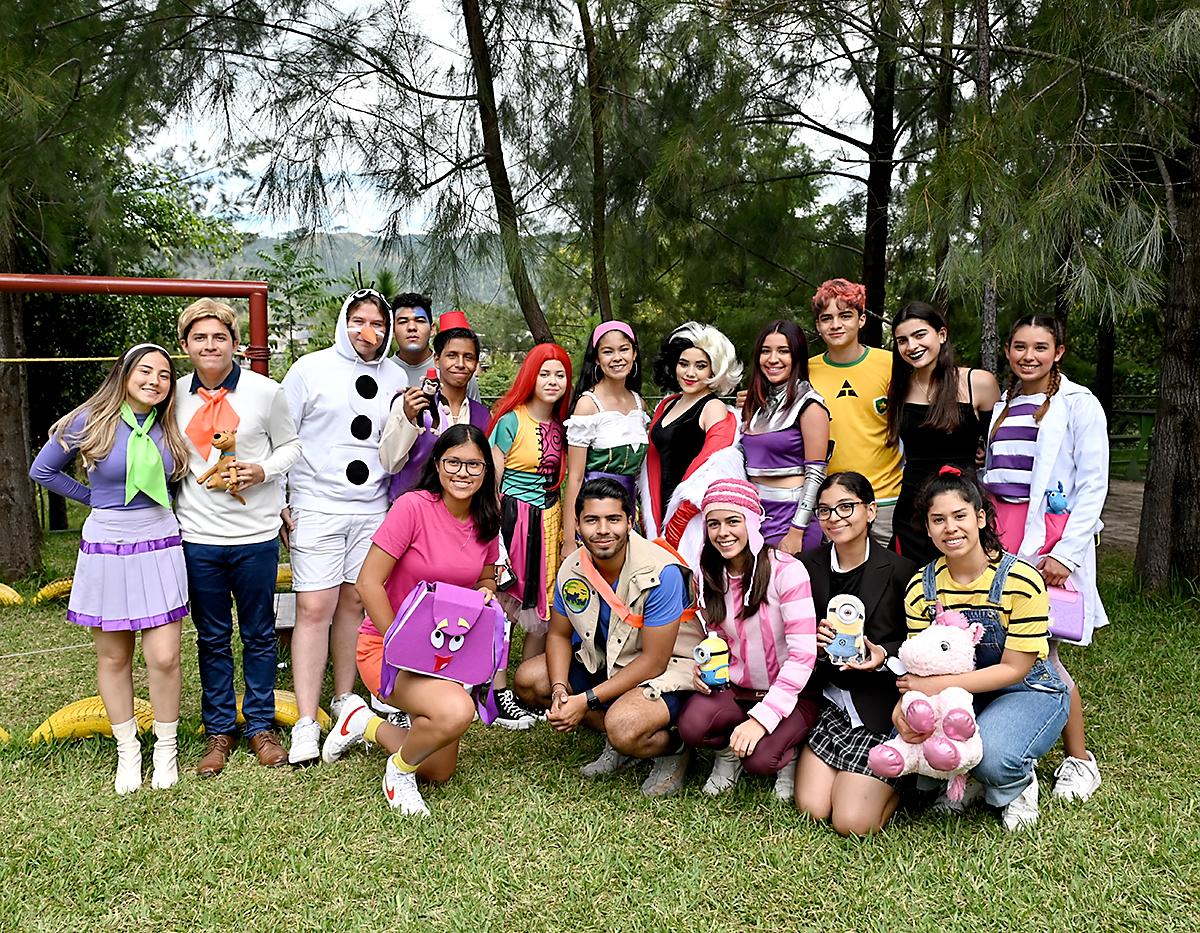 Rebeca Flores, Diego Carlos Hernández, Bill Santos, Diego Baquis, Carlos Zelada, Isabella Azcona, Sofía Escobar, Alejandro Aguiriano, Fhlor López, Gabriel Sussman, Valeria Díaz, Valeria Jeréz, Diego López, María Regina Cornejo, Adriana Salgado y Larissa Mancías
