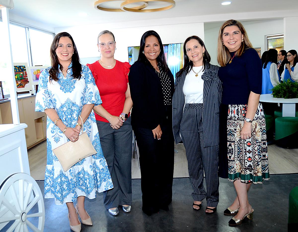 Luisa Kattan, Manuela Flores, Tania Donaire, Zonia Zerón y Regina Solorzano
