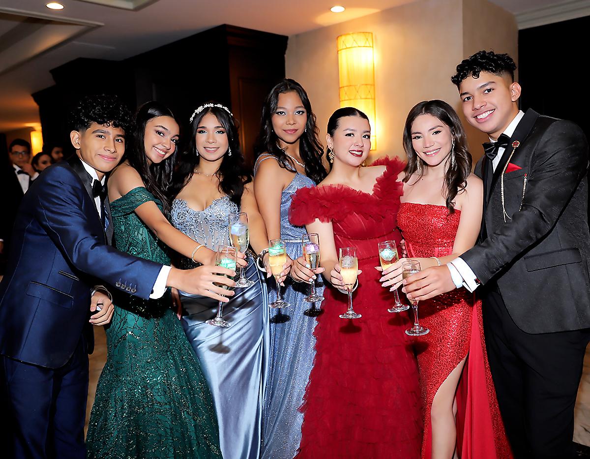 Fiesta de la prom 2024 de Mayan School