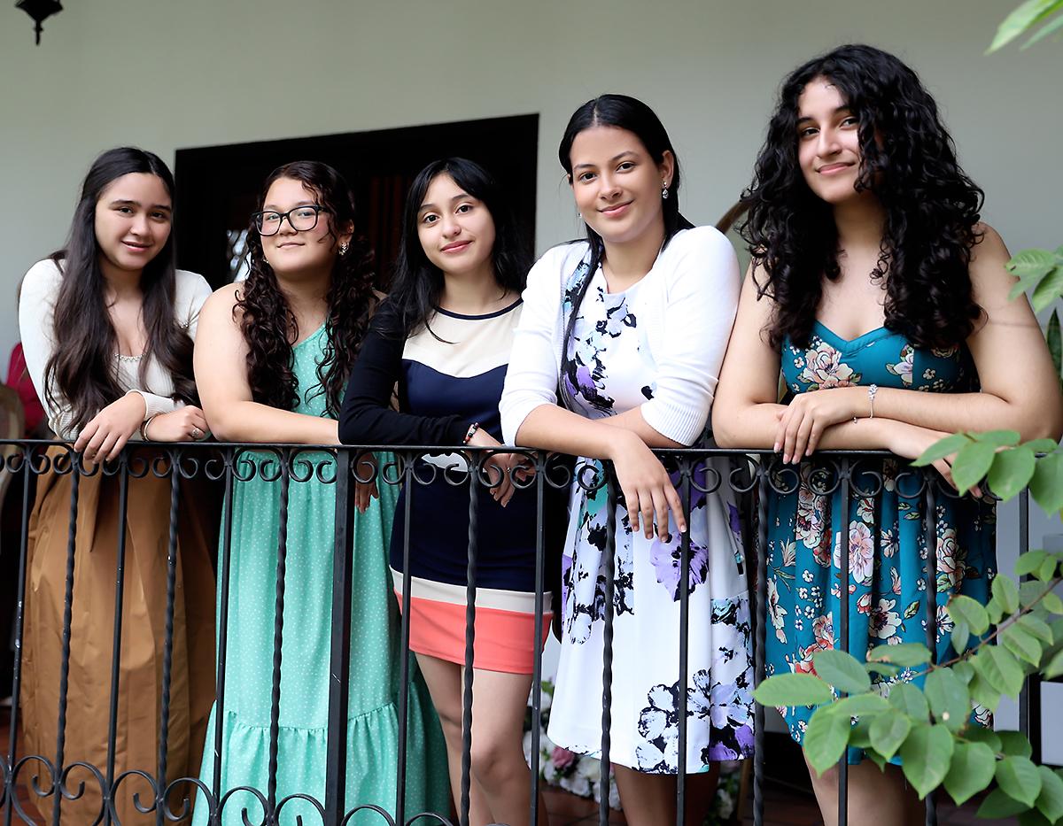 Norma Gabriela Almendarez Flores,.Katherine Nicolle Padilla Martínez, .Kamila Alessandra López Salinas, Angie Raquel Barreto Torres y Andrea Abigail Andrade Sánchez