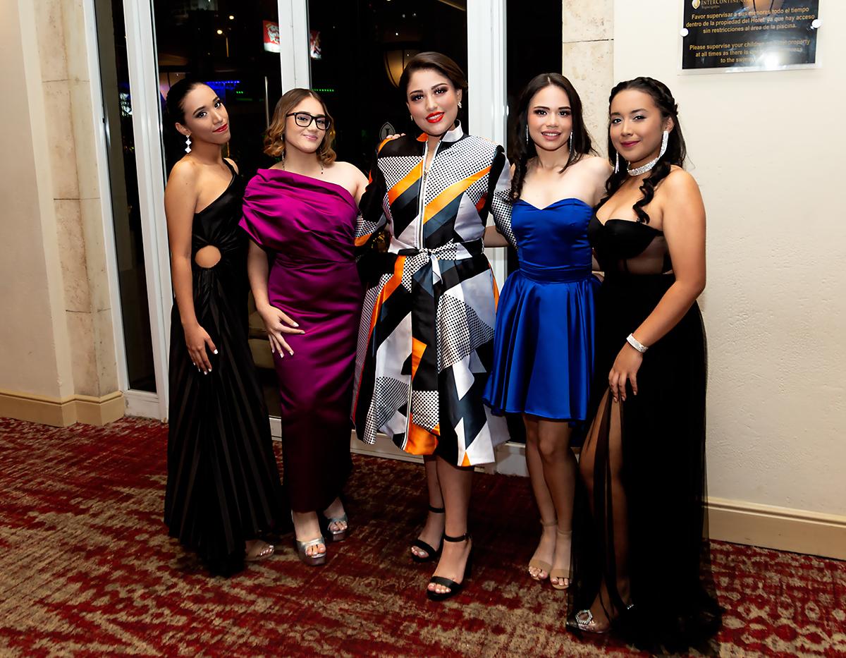 Valeria Sevilla, Sara Alvarenga, Jackie Cálix, Andrea Rápalo y Daphne Padilla.