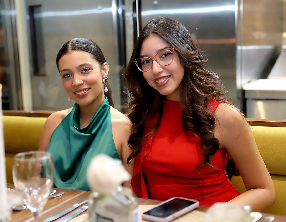 Allison Centeno y Katleen Calderón.