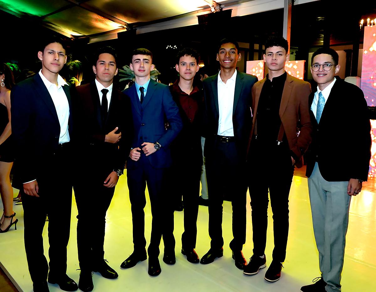 Wilfredo Castro, Myles Figueroa, Luis Castillo, Omar Suazo, Edwin Salgado, Carlos Osorio y Javier Martínez