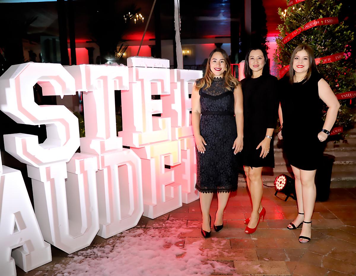 Lucía García, Marisol de Pierrefeu y Melissa Cáceres, anfitrionas del Estée Lauder Enchanted Gifts of Wonder, un original evento en el que se respiró la magia de la Navidad con las novedosas propuestas de la emblemática firma de beauty y skincare fundada en New York en 1946.