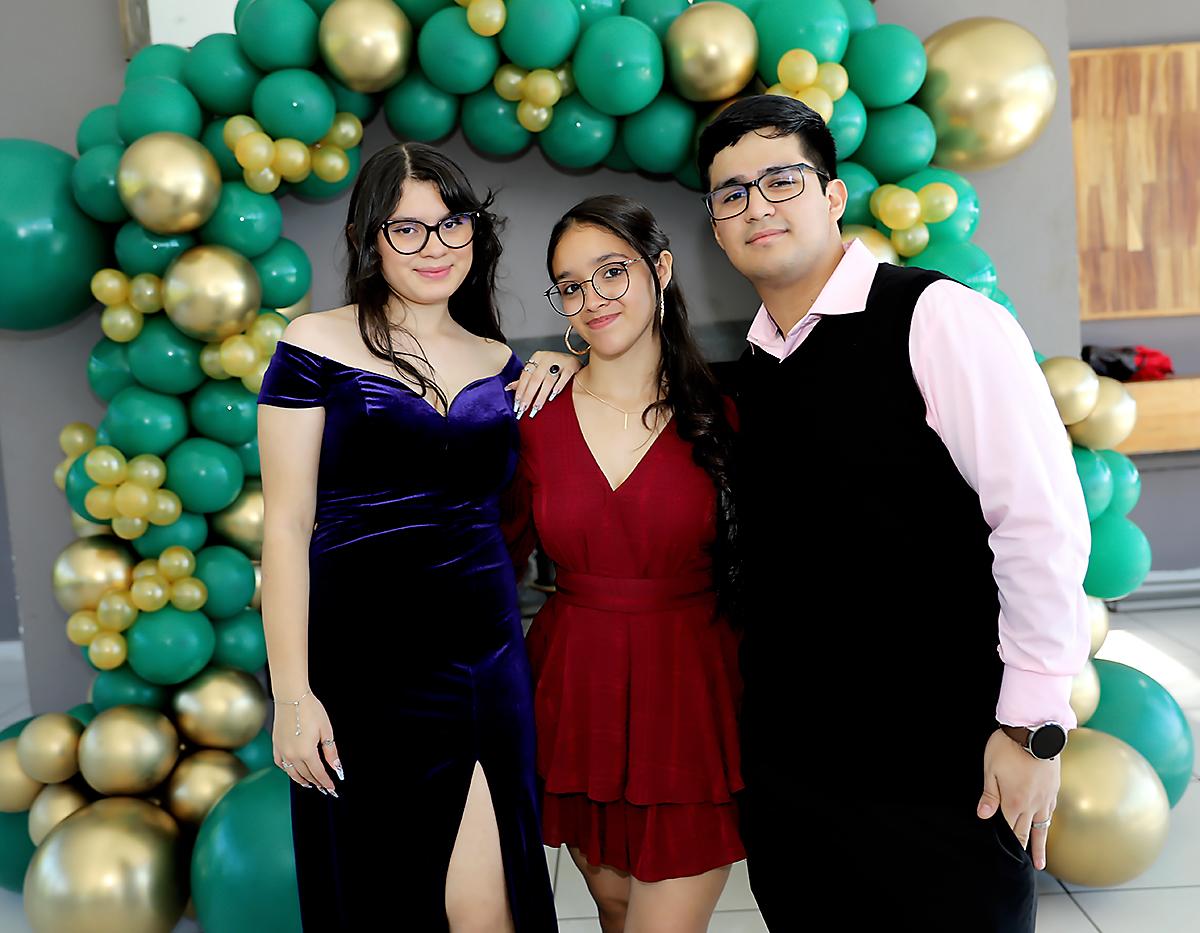 Allison Guiammathey, Angie Elvir y Paul Aceituno. 