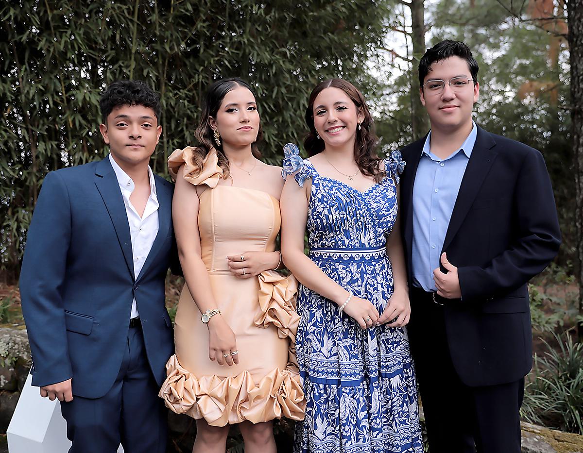 Hanzel Zavala, Vanya Cáceres, Sophia Zelaya y Evin Andrade. 
