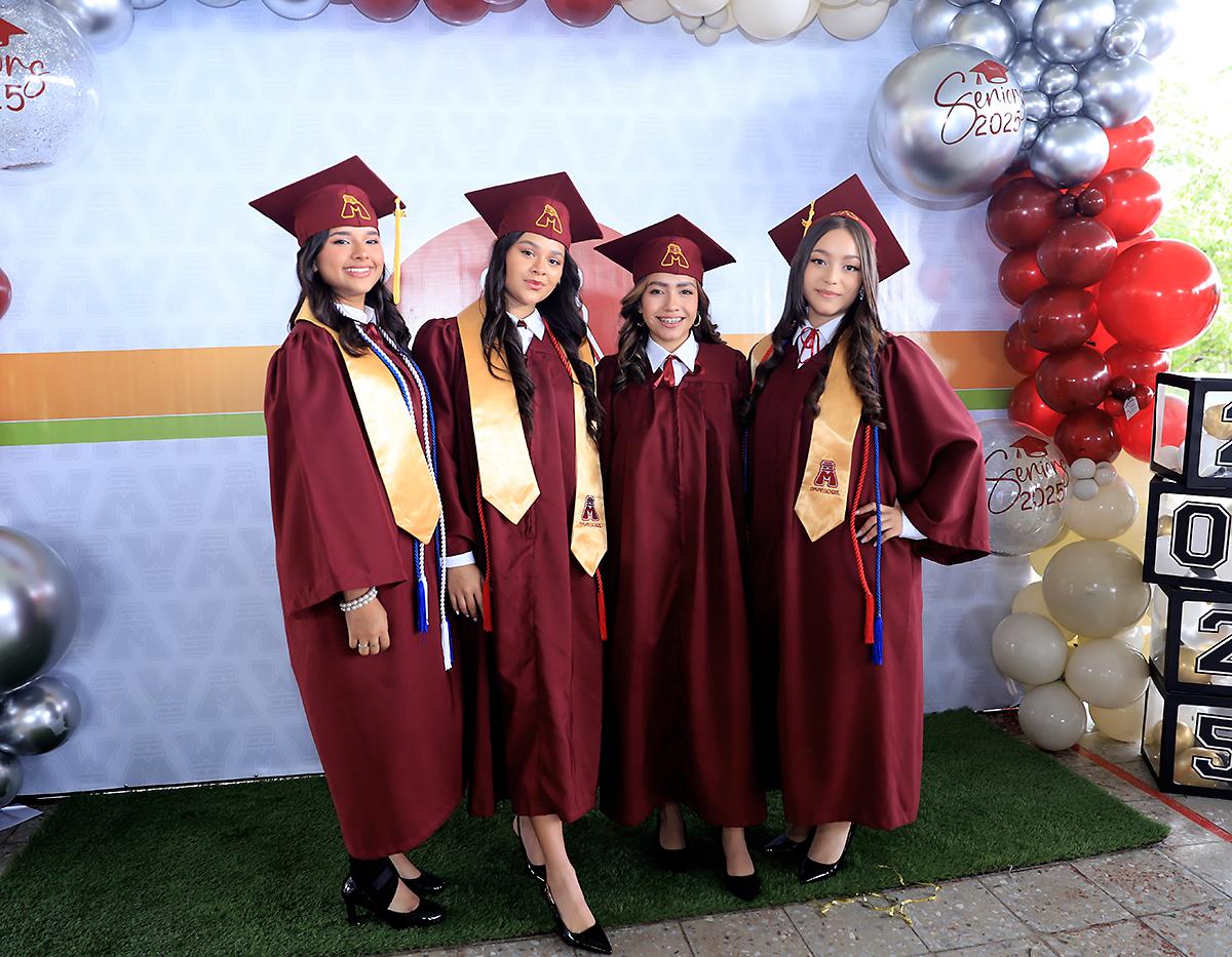 Lucía Sáenz, Ana Matute, Kandy Funes y Melody Flores.