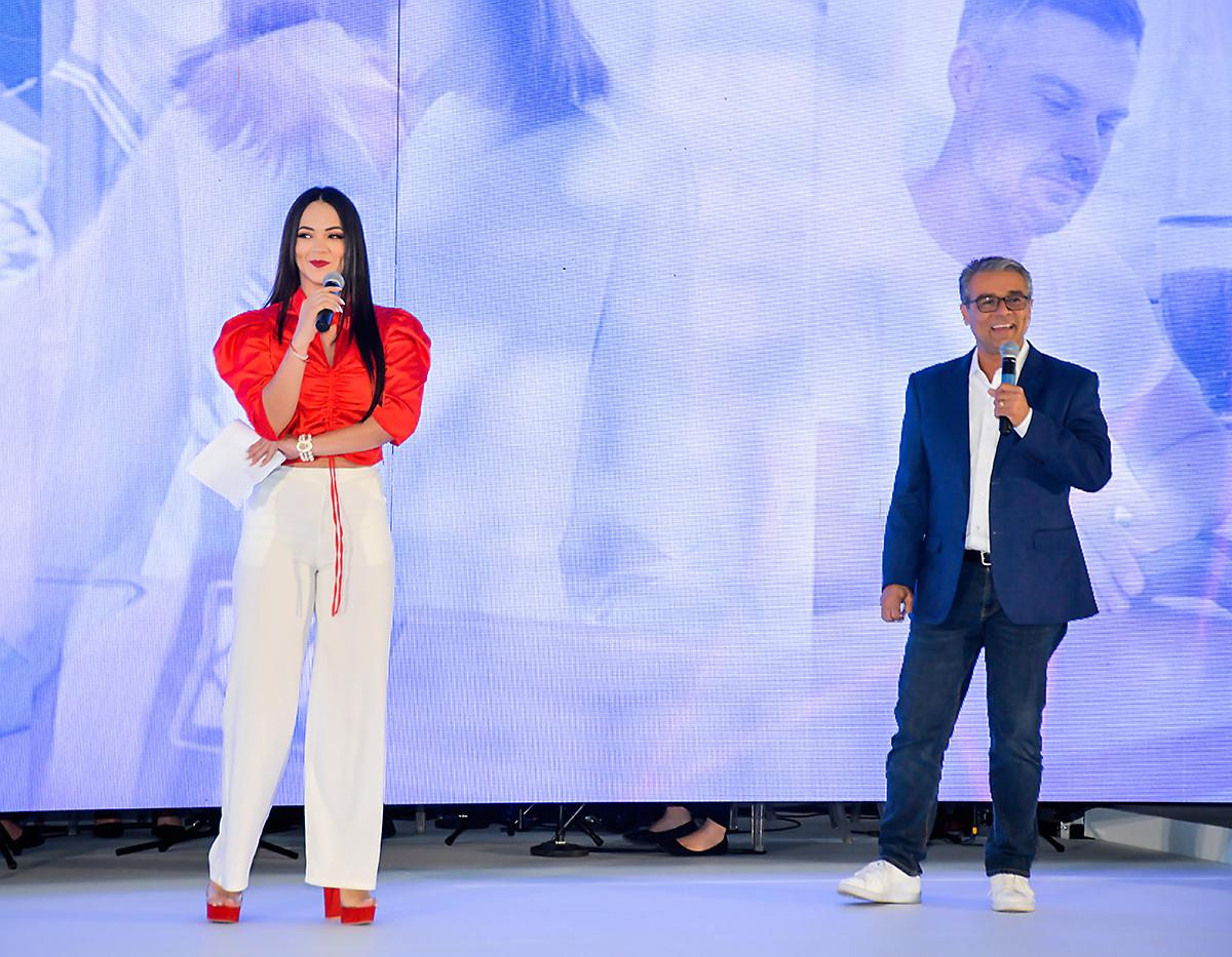 Los hosts del evento, Isabel Zambrano y Juan Carlos Pineda.