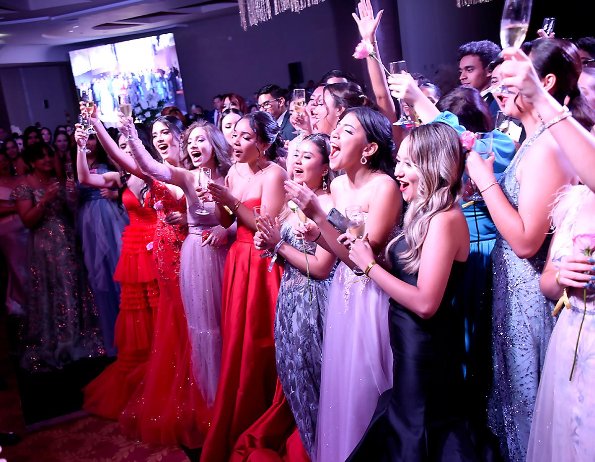 Daniela Sandoval, Gabriela Sandoval, Ariana Diaz, Michelle Pineda, Katherine Núñez, Valeria Martínez y Isabella Romero