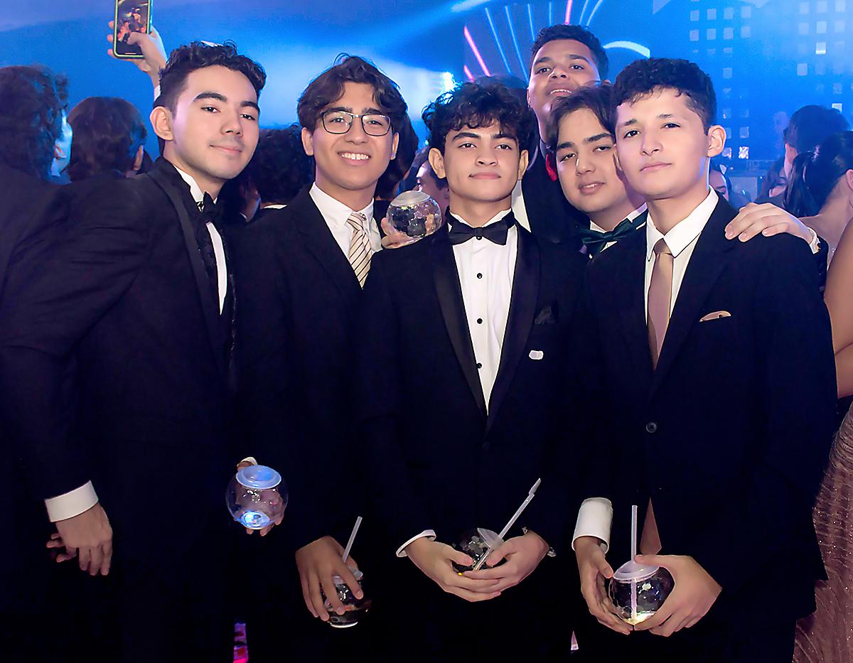 Rubén Meza, Carlos Handal, Andres Hall, Jorge Siu y Otoniel Zuniga.