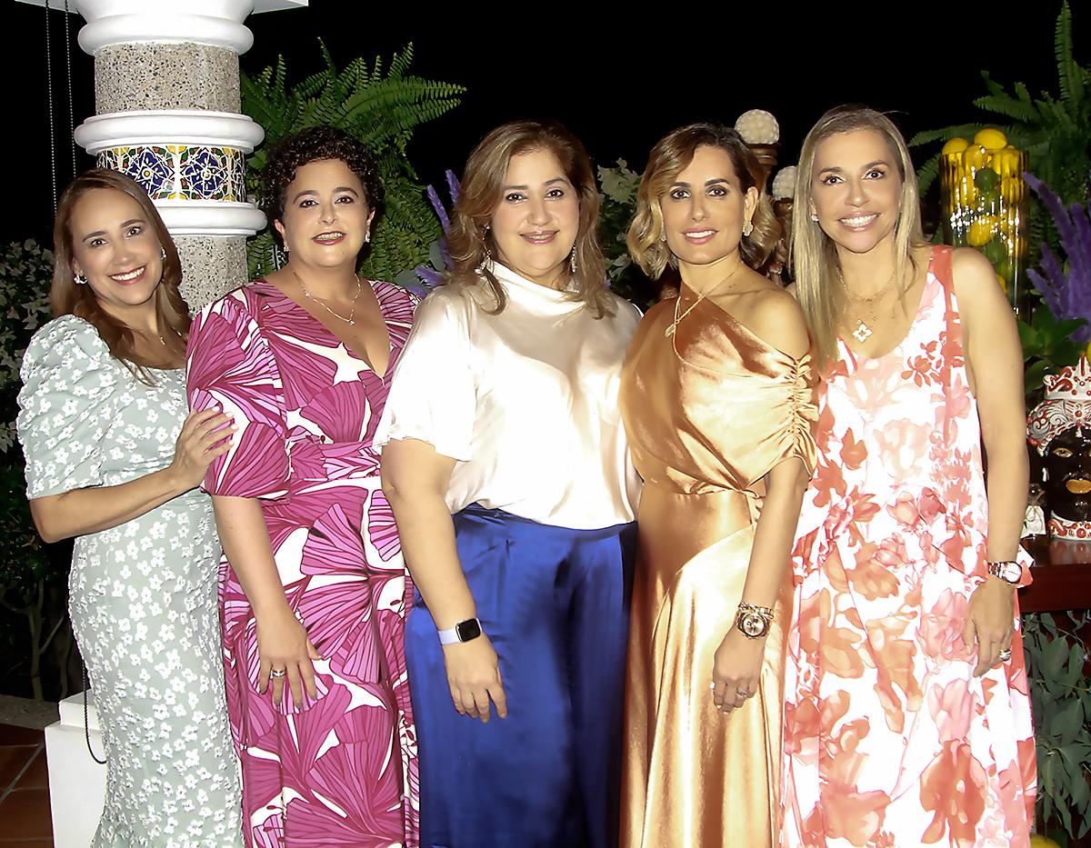 Diana Berkeley, Alice Gómez, Isabel Sabillón, Ericka Andonie y Vanessa Bizzarri.