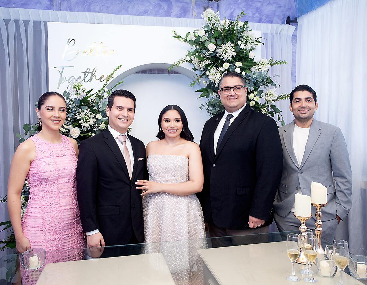Esther Portillo, Neptali Pineda y María José Fuentes, el abogado Miguel Reyes y Alejandro Cartagena, testigo de boda.