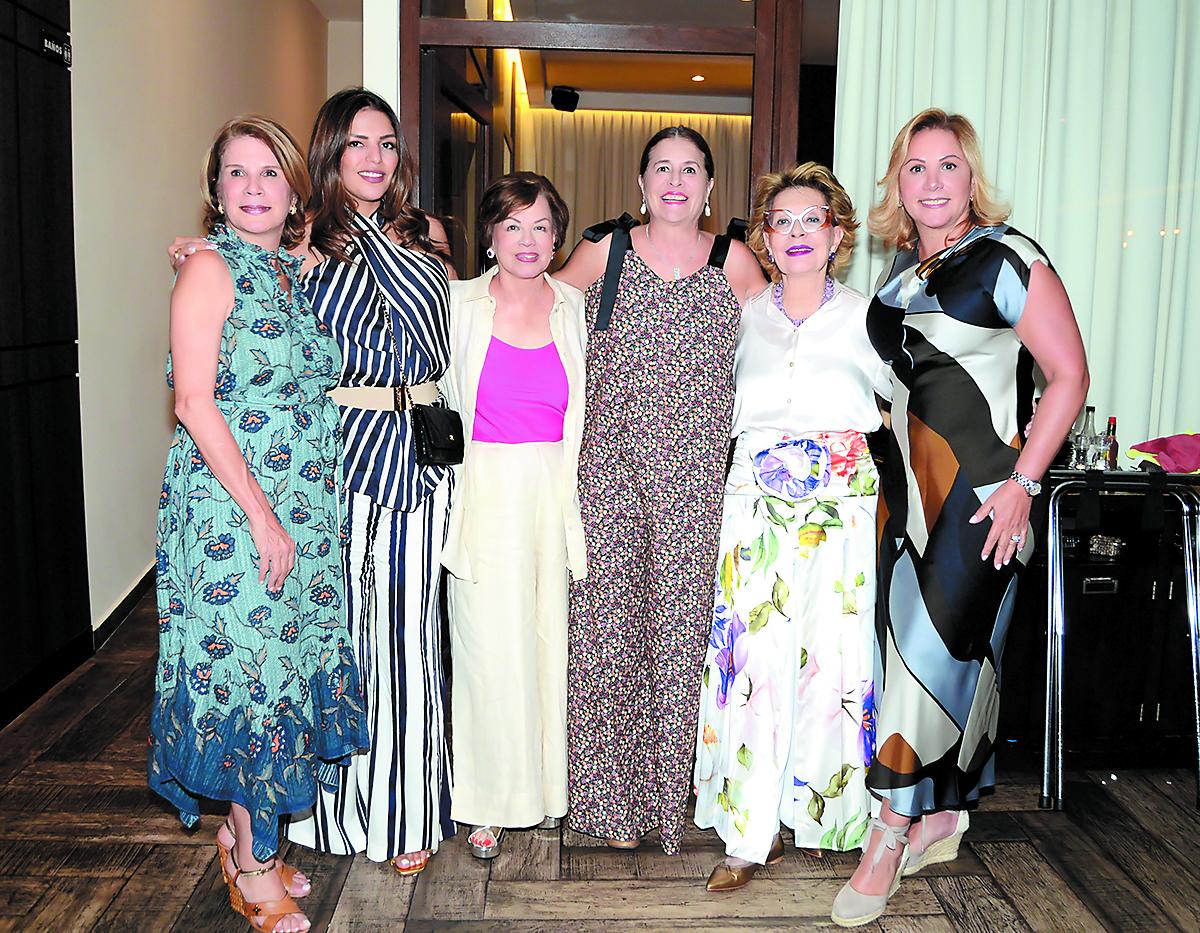 Patricia Castillo, Carmen Danzilo, María Elena Cantero, Monique Casanova, Bonnie García y Ana Beatriz López