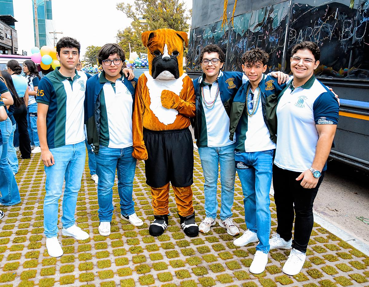 Senior entrance 2025 de la Academia Americana