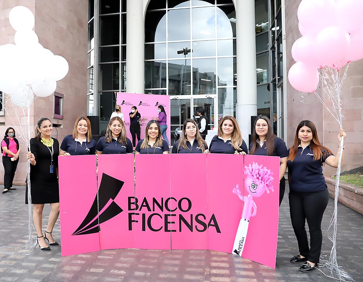 Banco Ficensa entrega donativo a FUNHOCAM