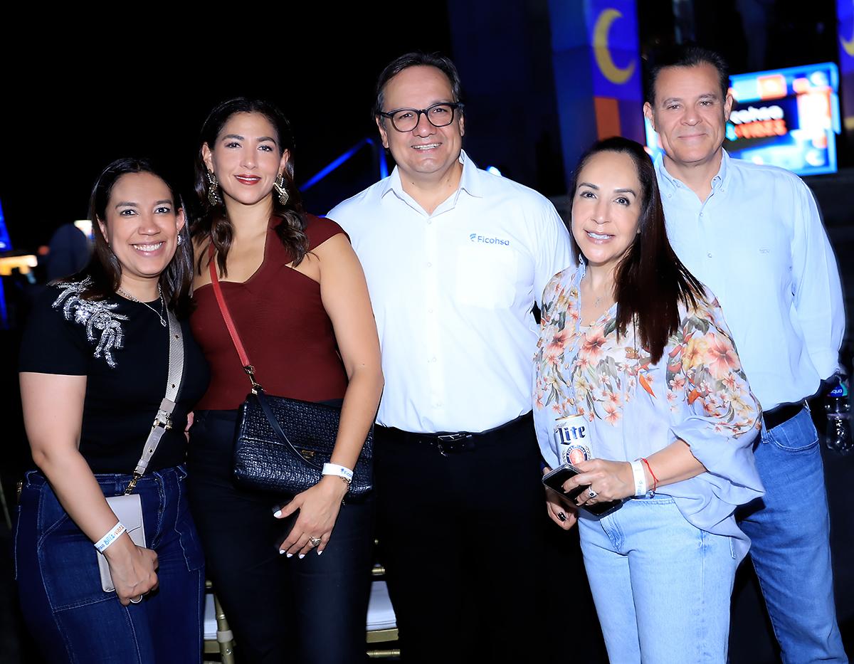 Así se vivió <b>Bites &amp; Vibes</b> en el icónico Cerro Juana Laínez: un evento organizado por <b>Ficohsa</b> que celebró lo mejor de la gastronomía capitalina en un ambiente vibrante, lleno de sabor, ritmo y paisajes espectaculares. Entre música en vivo, propuestas culinarias irresistibles y una atmósfera al aire libre inigualable, los asistentes disfrutaron de una experiencia pensada para cautivar todos los sentidos.