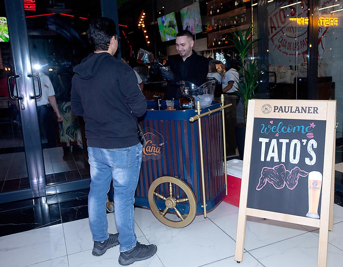 Grand opening de Tato’s Wings en Terravista Plaza