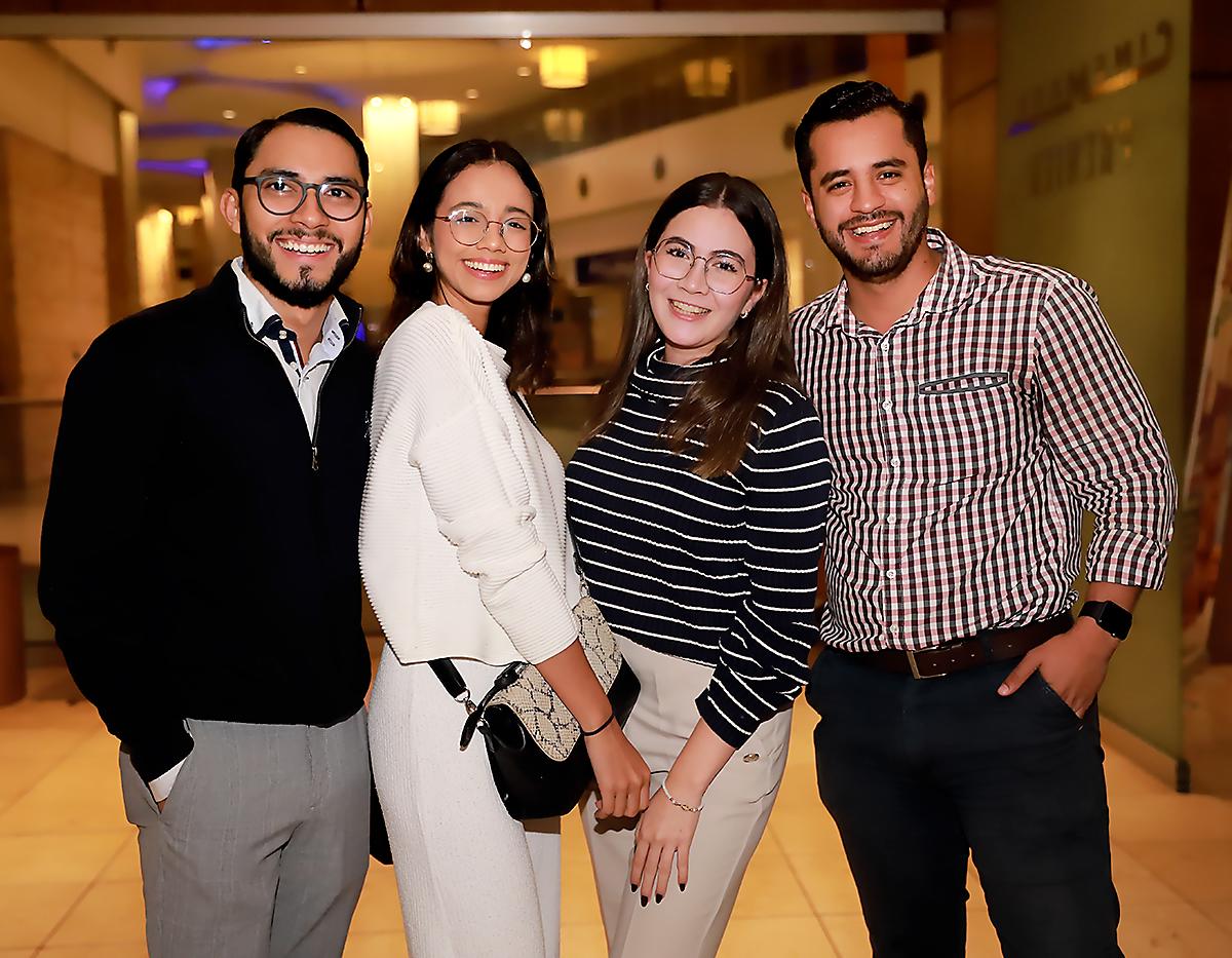 Invitados especiales vivieron una noche excepcional repleta de emoción y suspenso en la premiere de “Los Asesinos de la Luna” en el City Mall de Tegucigalpa. Con gran entusiasmo, los asistentes disfrutaron de la película un día antes de su lanzamiento, cortesía de Distribuidora Rock. Con palomitas y golosinas en mano, se adentraron en la exclusiva Sala VIP de Cinemark para sumergirse en el emocionante mundo del viejo oeste con esta cinta. 
