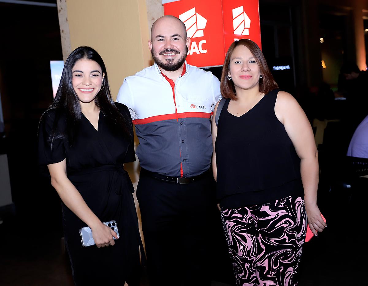 Brenda Pérez, Daniel Ordóñez y Karlina Gutiérrez.