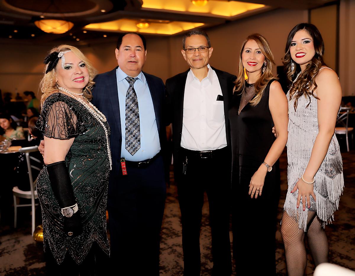 Sara Guerra, Abogado Luis Alonso Cuestas Zúniga, Doctor Carlos Fortín, Silvia de Fortín y Mitchelle Vallejo Guerra.