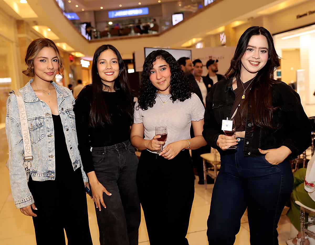 Multiplaza y Revista Estilo Presentaron Book n’ Booze 2025