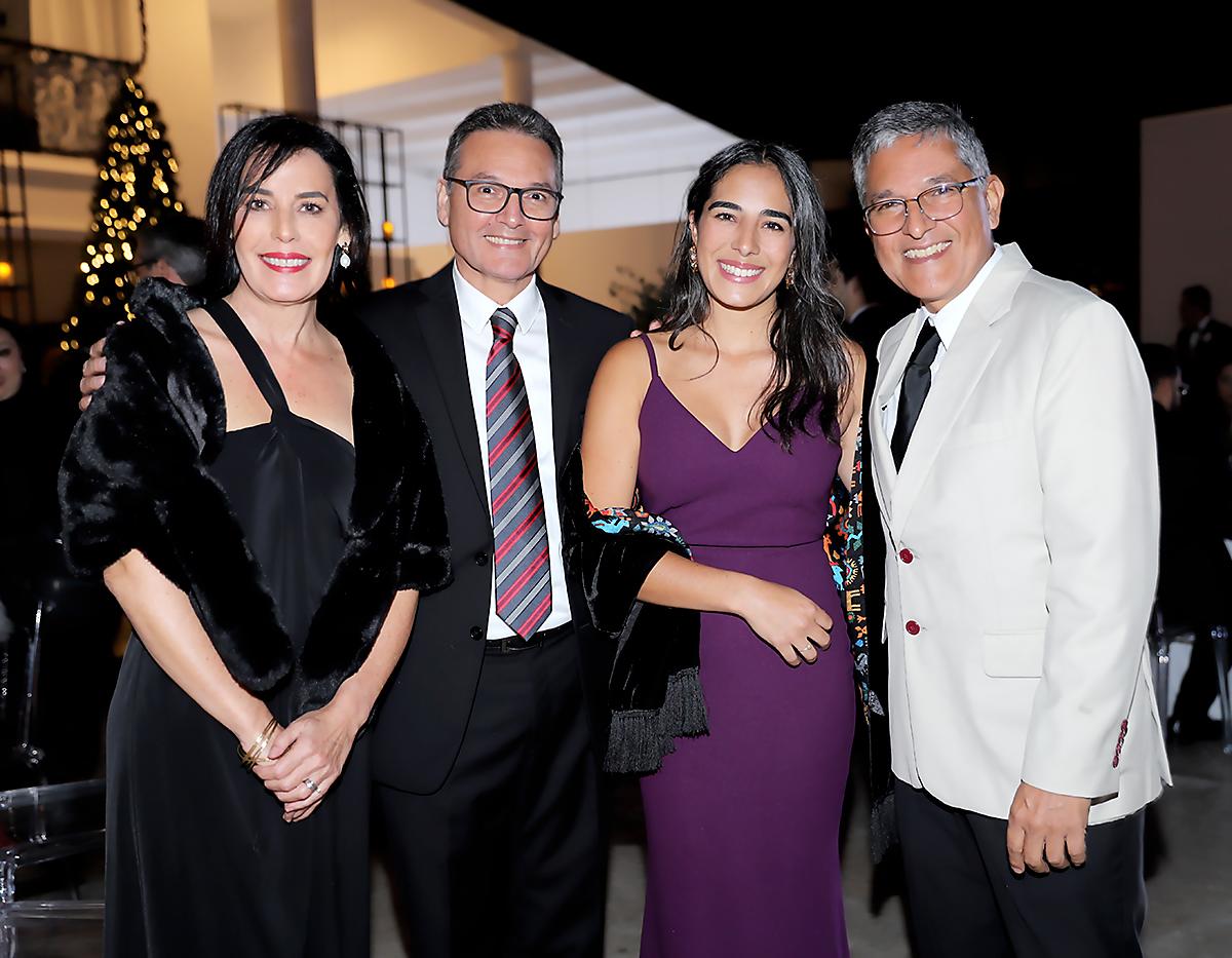 Lizette Sierra, Fernando Aragón, Adriana Sierra y Rigo Sierra
