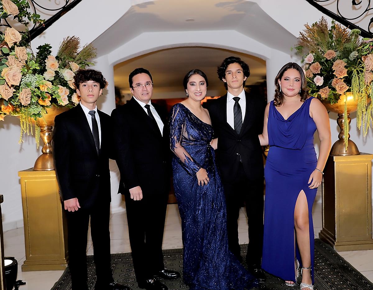 Así fue la boda de Próspero Castellanos y María Isabel Simón
