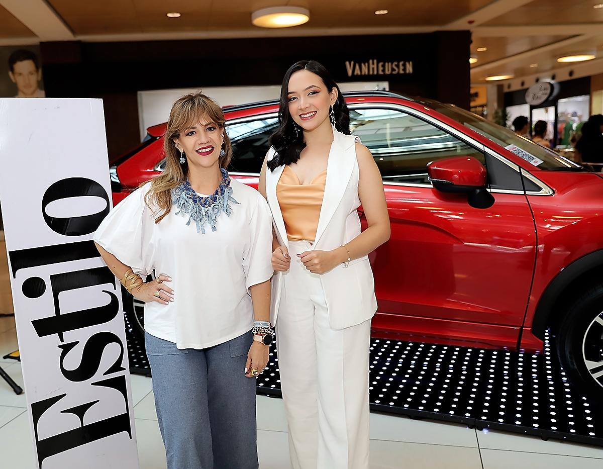Gracia María Milla y Evelyn Sosa.