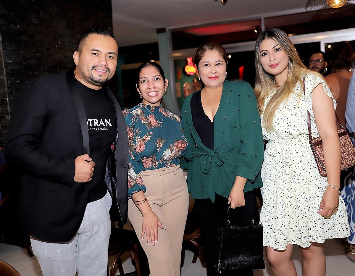 Augusto Santos, Sara Araque, Brenda Ortez e Isabella Rivas.